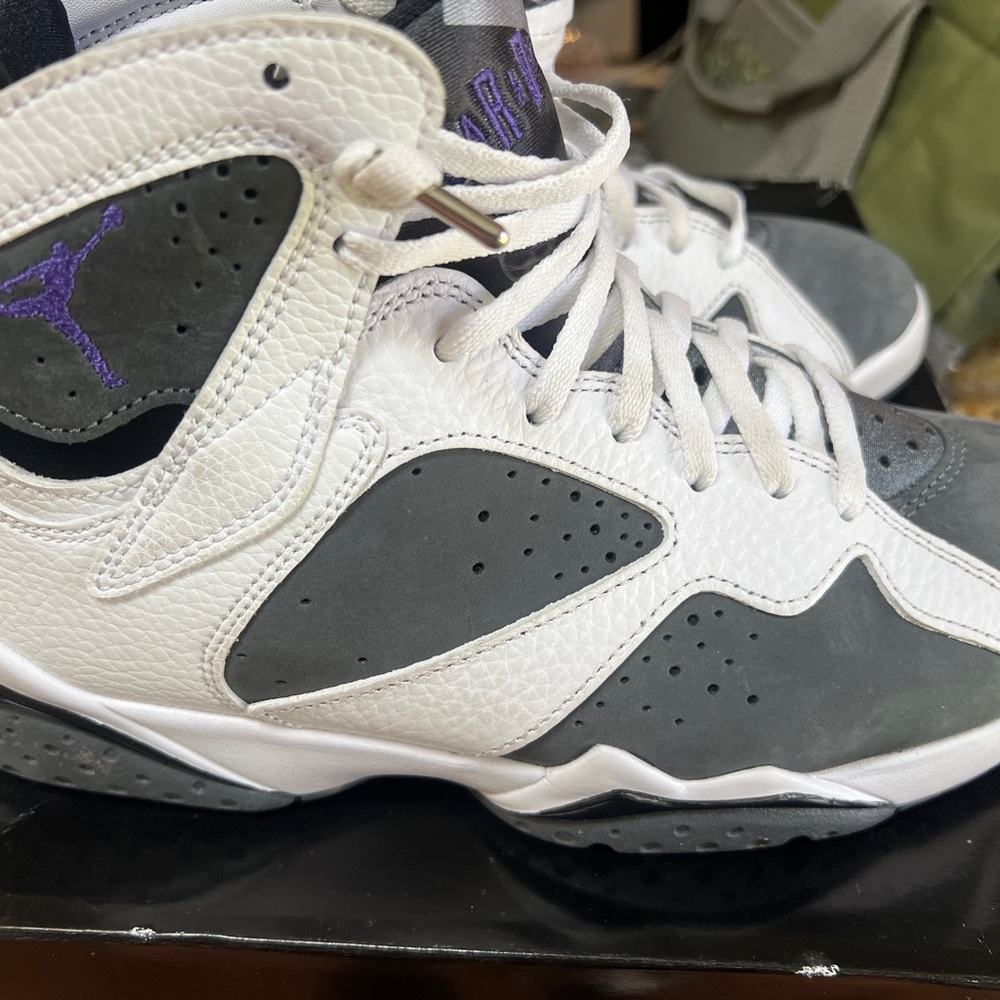 Jordan Air 7 Retro White and Varsity Purple - Picture 2 of 7